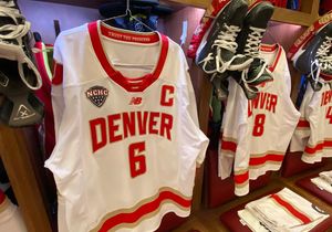 Image post by @du_hockey on Instagram