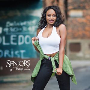 Image post by @seniorsbyphotojeania on Instagram