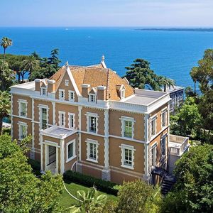 Image post by @christiesrealestate on Instagram