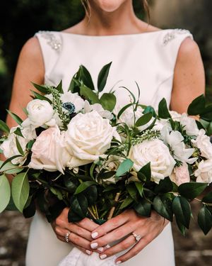 Image post by @thismodernlovephoto on Instagram