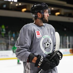 Image post by @txstarshockey on Instagram