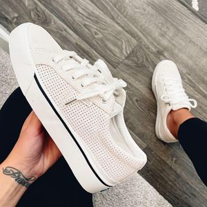 Image post by @dsw on Instagram