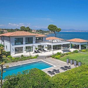Image post by @christiesrealestate on Instagram