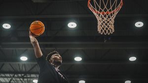 Image post by @LouisvilleMBB on Twitter