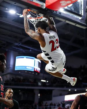 Image post by @gobearcatsmbb on Instagram