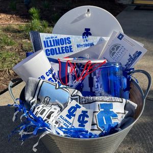 Image post by @IllinoisCollegeAlumni on Facebook