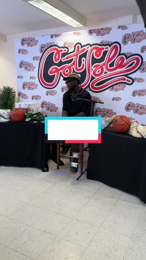 Video post by @andrewkhauv on TikTok