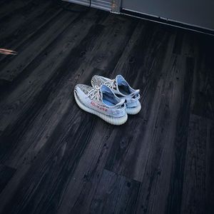 Image post by @sneakerextract on Instagram