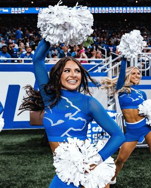 Image post by @detlionscheerleaders on Instagram
