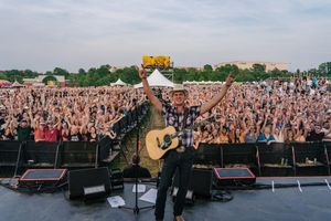 Image post by @jonpardi on Instagram