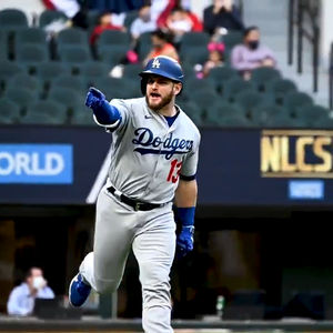 Video post by @mlb on Twitter