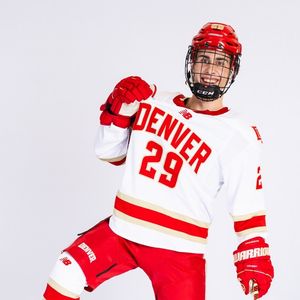 Image post by @du_hockey on Instagram