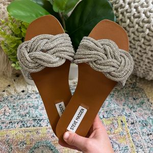 Image post by @dsw on Instagram