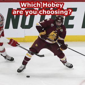 Image post by @everythingcollegehockey on Instagram