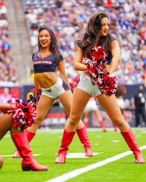 Image post by @texanscheerleaders on Instagram