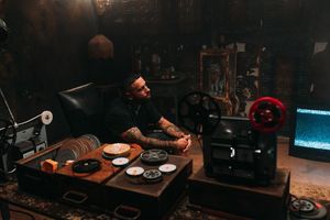 Image post by @nickyjam on Instagram