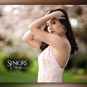 Image post by @seniorsbyphotojeania on Instagram