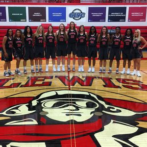 Image post by @lewiswbball on Instagram