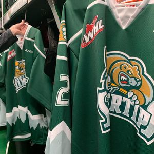 Image post by @everett_silvertips on Instagram