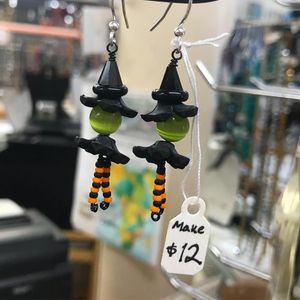 Image post by @beadcache on Instagram
