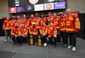 Image post by @du_hockey on Instagram