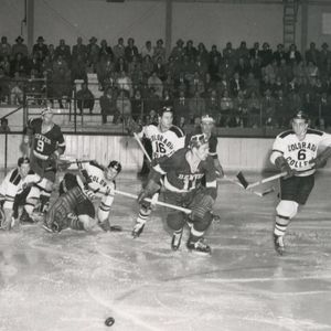 Image post by @du_hockey on Instagram