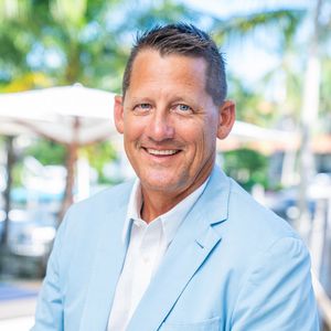 Image post by @tuucishade on Instagram