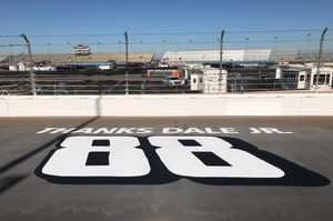 Image post by @phoenixraceway on Twitter
