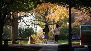 Image post by @IllinoisCollegeAlumni on Facebook