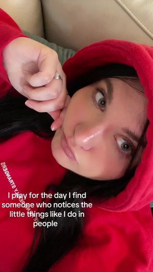 Video post by @hollymillenium on TikTok
