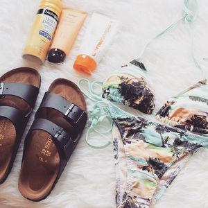 Image post by @shopoutoftown on Instagram