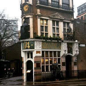 Image post by @hollysmee on Instagram