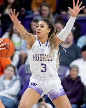 Image post by @uw_wbb on Instagram