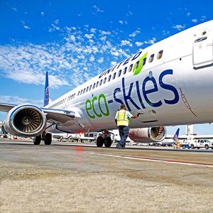 Image post by @united on Instagram