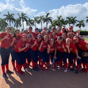 Image post by @fausoftball on Instagram