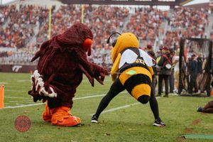 Image post by @nocontextcfb on Twitter