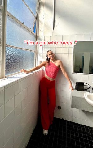 Image post by @sofitukker on TikTok