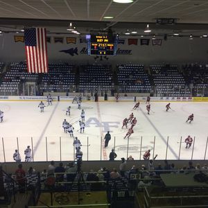 Image post by @du_hockey on Instagram
