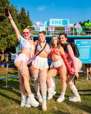 Image post by @shein_us on Instagram