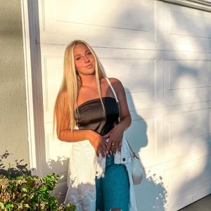 Image post by @haleshunter on Instagram