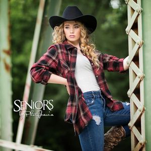 Image post by @seniorsbyphotojeania on Instagram