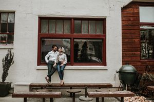 Image post by @thismodernlovephoto on Instagram