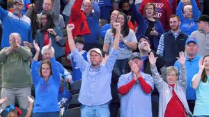 Video post by @latechhoops on Twitter
