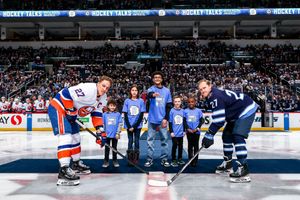 Image post by @nhljets on Facebook