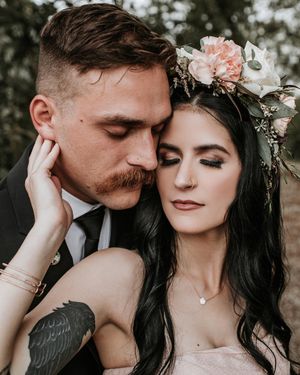 Image post by @thismodernlovephoto on Instagram