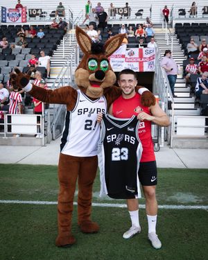 Image post by @spurscoyote on Instagram