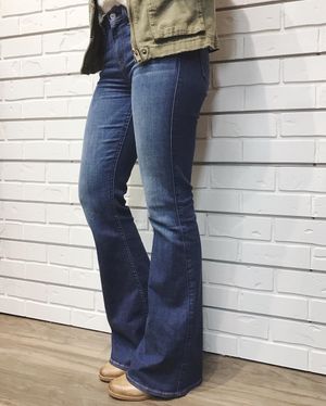 Image post by @shopoutoftown on Instagram