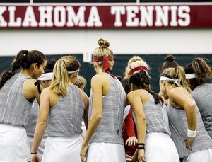 Image post by @ou_wtennis on Instagram