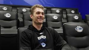 Video post by @syracusecrunchhockey on YouTube