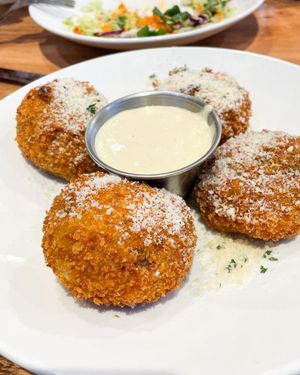 Image post by @houlihans on Instagram